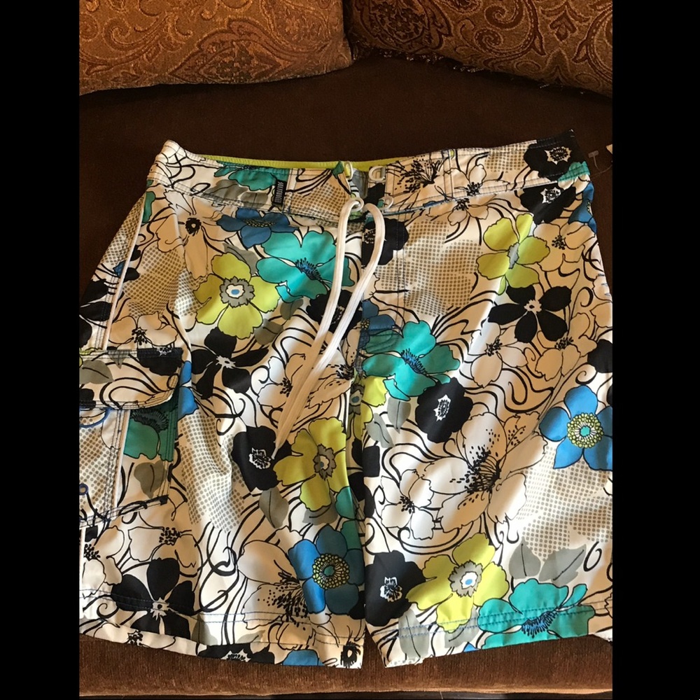 Solitude swimming trunks size 34, new with tags.